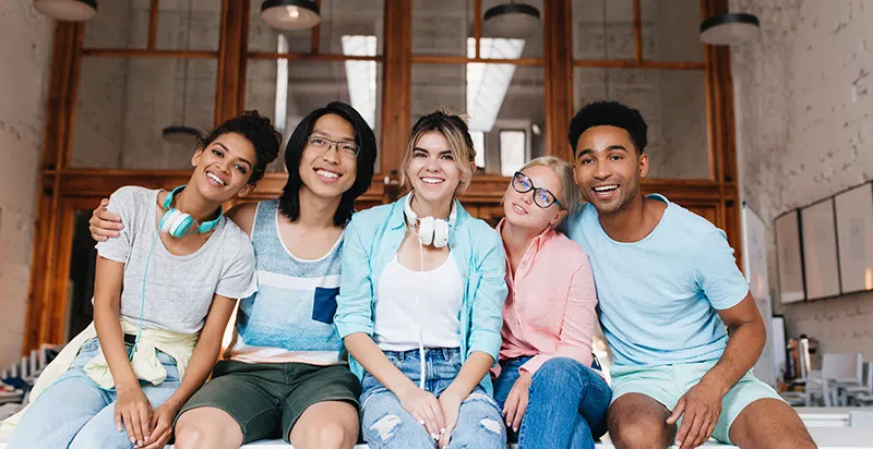 Kuva tyytyväisistä asiakkaista